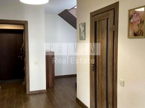 будинок за адресою Небесної Сотні вул. (Паризької Комуни)