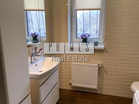 будинок за адресою Небесної Сотні вул. (Паризької Комуни)