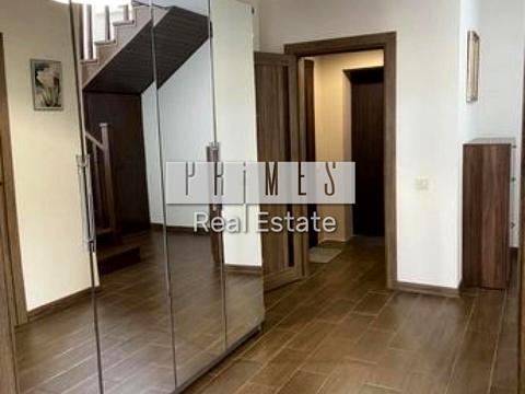 будинок за адресою Небесної Сотні вул. (Паризької Комуни)