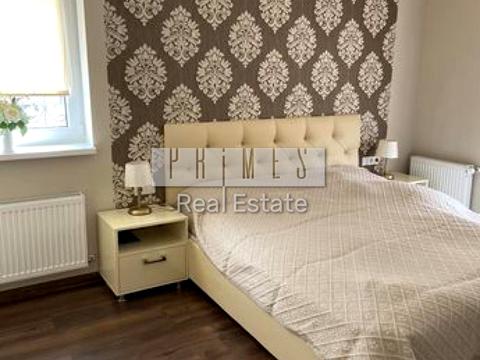 будинок за адресою Небесної Сотні вул. (Паризької Комуни)