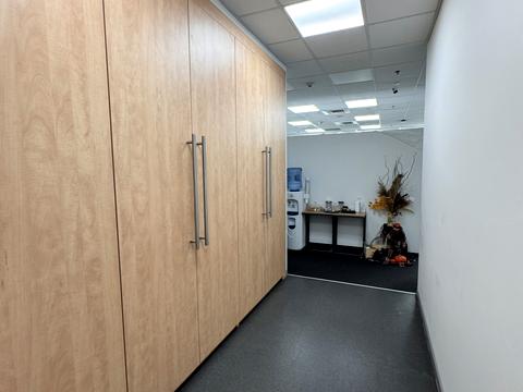 комерційна за адресою Богдана Хмельницького вул., 19-21