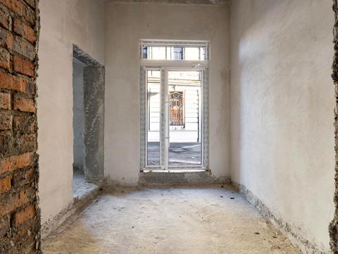 комерційна за адресою Богдана Хмельницького вул., 273