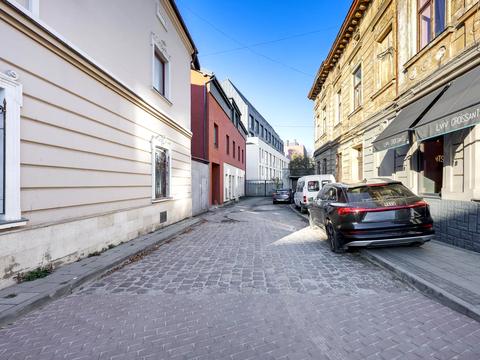 комерційна за адресою Богдана Хмельницького вул., 273