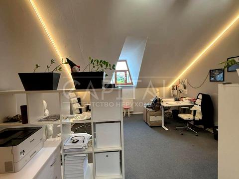 комерційна за адресою Воздвиженська вул., 22