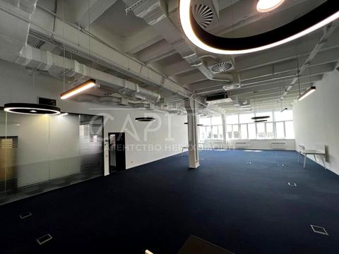 комерційна за адресою Лаврська вул. (Січневого Повстання), 12