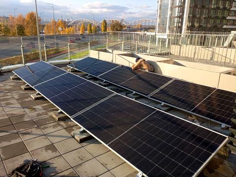 комерційна за адресою Дніпровська набережна вул., 15-Є