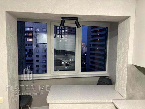 квартира за адресою Патріарха Мстислава Скрипника вул., 9