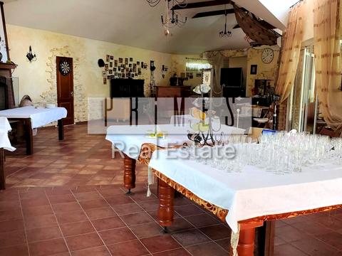 будинок за адресою Богдана Хмельницького вул.