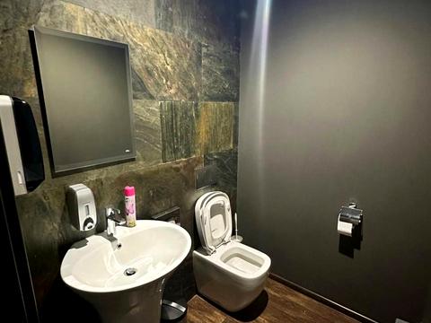 коммерческая по адресу вул. Кирилівська, 15