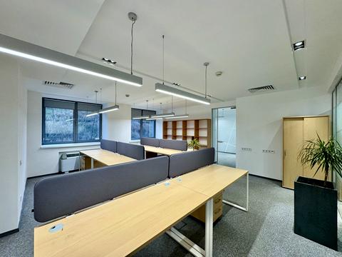 комерційна за адресою Спортивна пл., 3В