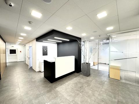 комерційна за адресою Спортивна пл., 3В