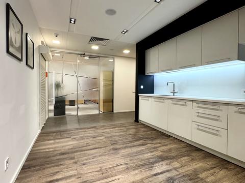 комерційна за адресою Спортивна пл., 3В