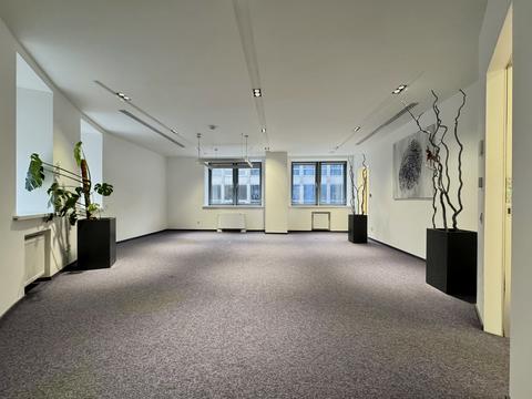 комерційна за адресою Спортивна пл., 3В