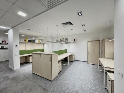 комерційна за адресою Спортивна пл., 3В