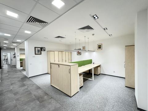 комерційна за адресою Спортивна пл., 3В