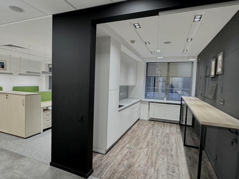 комерційна за адресою Спортивна пл., 3В