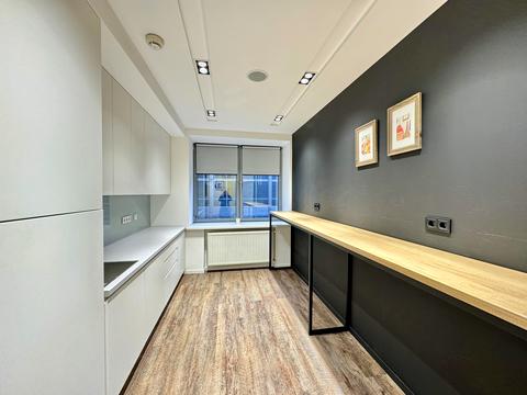 комерційна за адресою Спортивна пл., 3В