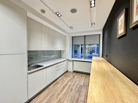 комерційна за адресою Спортивна пл., 3В