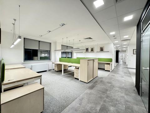 комерційна за адресою Спортивна пл., 3В