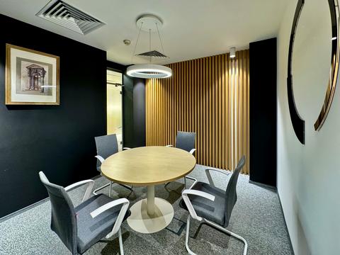 комерційна за адресою Спортивна пл., 3В