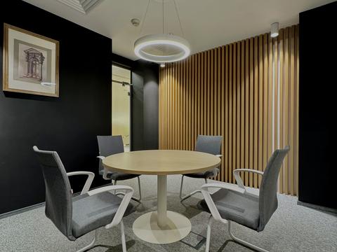 комерційна за адресою Спортивна пл., 3В