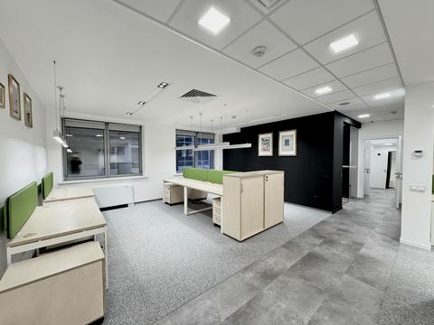 комерційна за адресою Спортивна пл., 3В