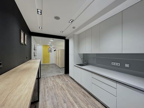 комерційна за адресою Спортивна пл., 3В