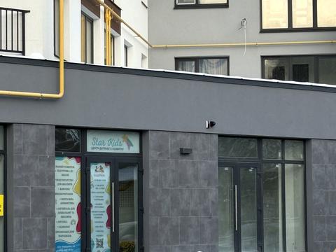 комерційна за адресою Повітряна вул., 82