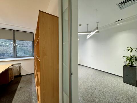 комерційна за адресою Спортивна пл., 3В