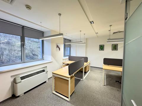 комерційна за адресою Спортивна пл., 3В