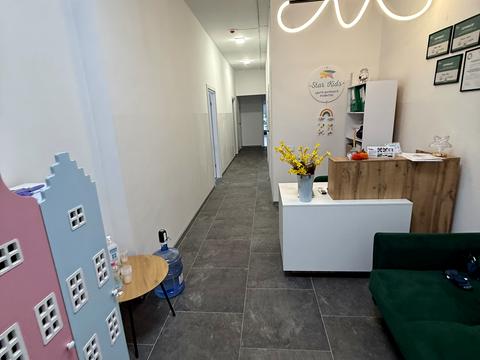 комерційна за адресою Повітряна вул., 82