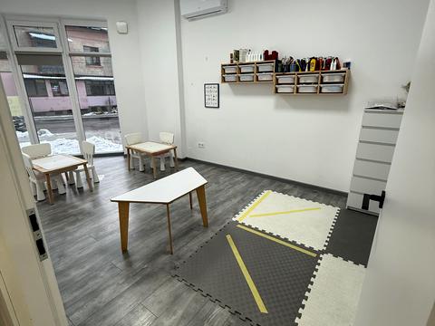 комерційна за адресою Повітряна вул., 82