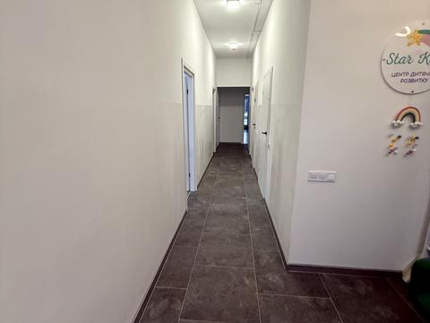 комерційна за адресою Повітряна вул., 82