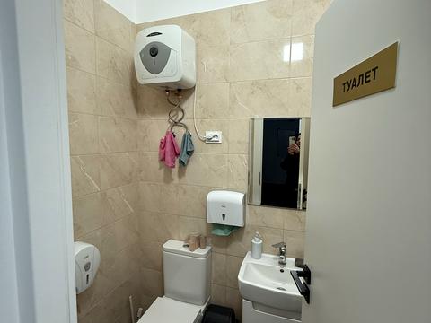 комерційна за адресою Повітряна вул., 82