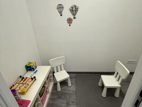 комерційна за адресою Повітряна вул., 82