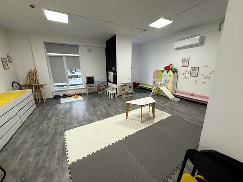 комерційна за адресою Повітряна вул., 82