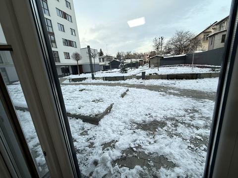 комерційна за адресою Повітряна вул., 82