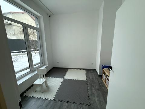 комерційна за адресою Повітряна вул., 82