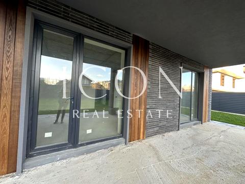 будинок за адресою Набережна вул.