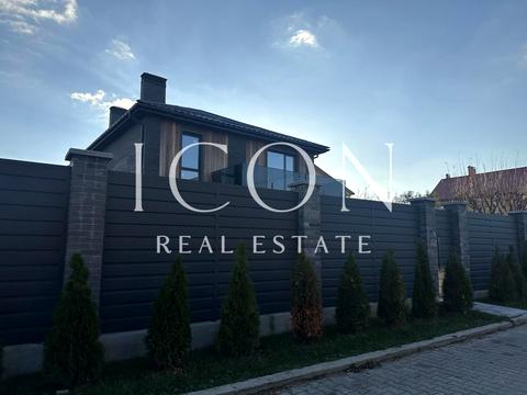 будинок за адресою Набережна вул.