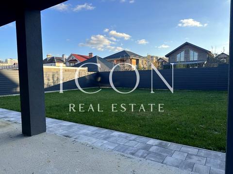 будинок за адресою Набережна вул.