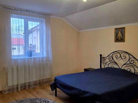 дом по адресу Коновальця