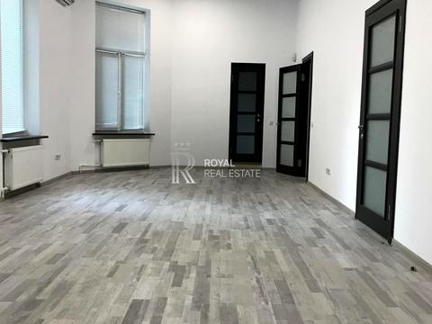 комерційна за адресою Редутна вул., 58