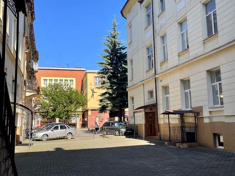 комерційна за адресою Туган Барановського, 16