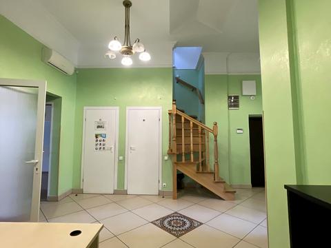 комерційна за адресою Туган Барановського, 16