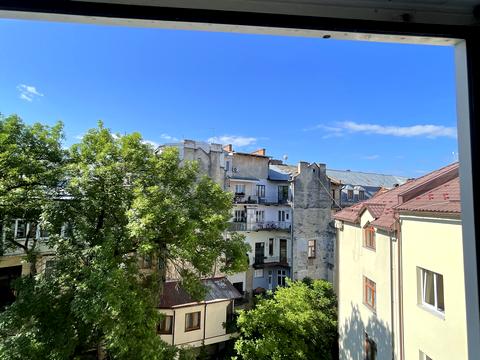 комерційна за адресою Туган Барановського, 16