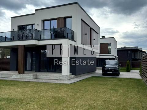 будинок за адресою Набережна вул.