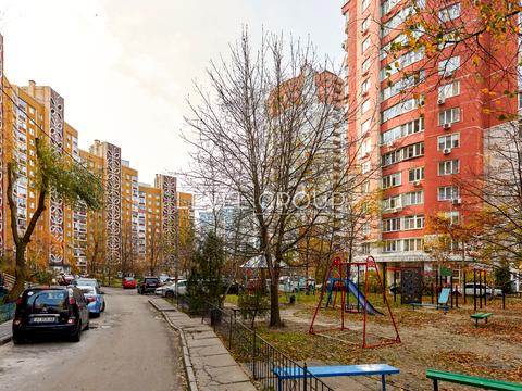 квартира за адресою Анни Ахматової вул., 43