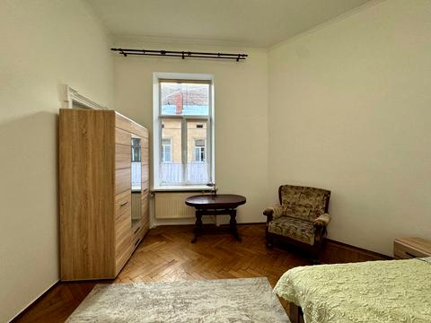 квартира за адресою Гетьмана Петра Дорошенка вул. (), 42