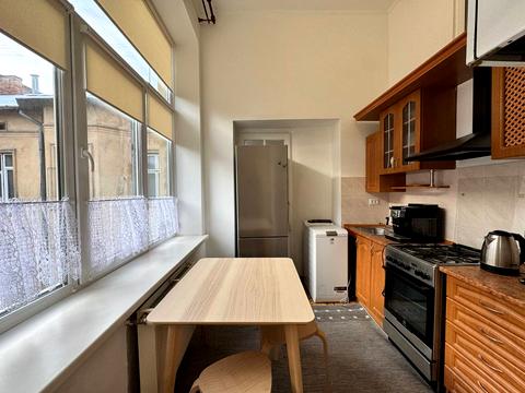 квартира за адресою Гетьмана Петра Дорошенка вул. (), 42